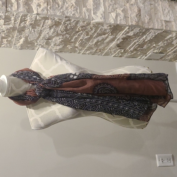 Scarf 100% Viscose rusty brown, blk and white - Picture 4 of 7